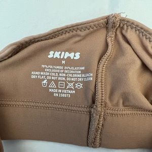 Skims bra.